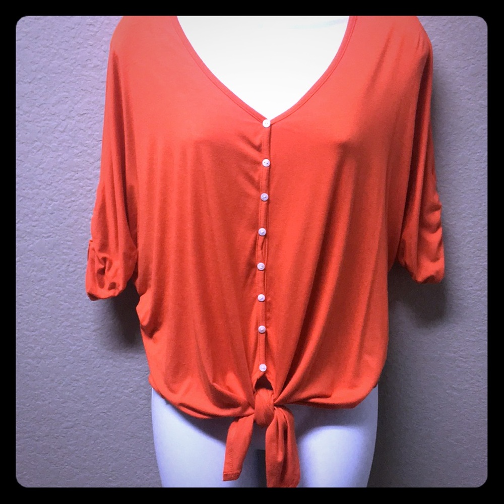 🌹 Karen Kane Red Knot Shirt